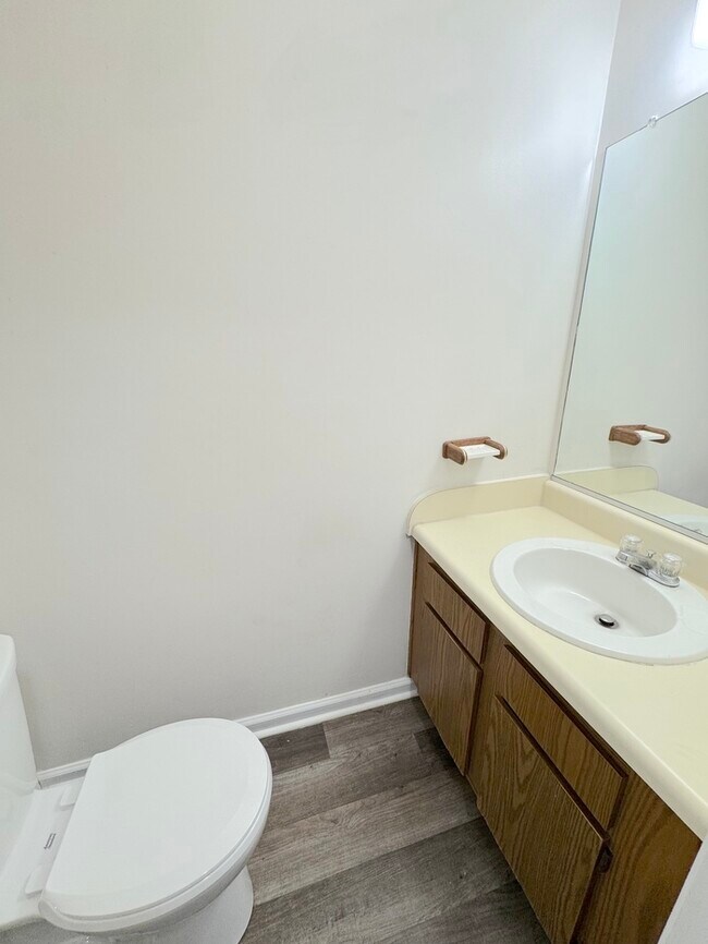 Building Photo - Come visit this cute 3 bedroom 1.5 bath in Chesapeake