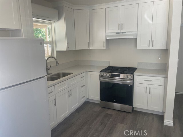 Building Photo - 823 Courtland Dr W