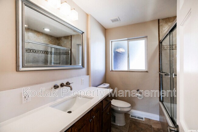 Building Photo - 2266 Brentwood Cir