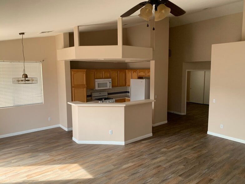 Building Photo - 1205 Simms Ave