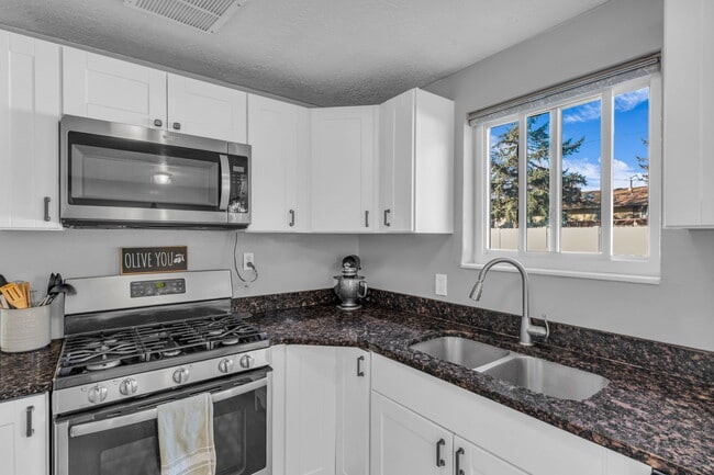 Building Photo - 1992 Afton Cir