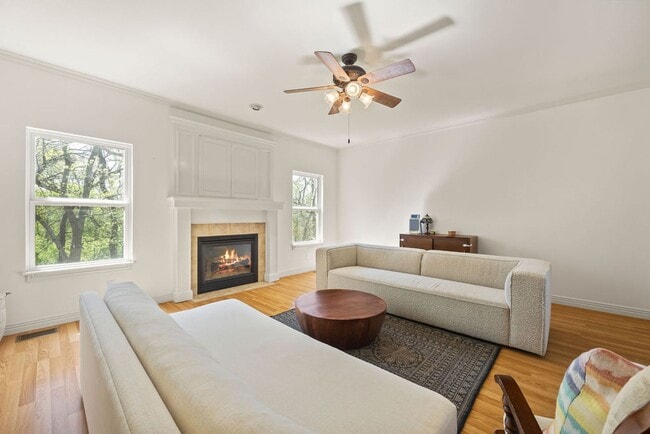 Building Photo - Spacious 3-Bedroom, 2.5 Bathroom Home in Woods Creek - Prime Bentonville Location