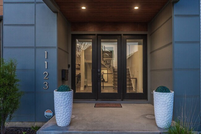 Building Photo - 1123 Olive St
