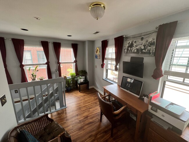 Building Photo - 133 Walton St