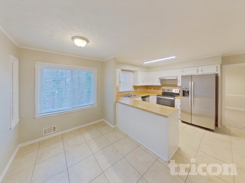 Building Photo - 215 Comstock Ct