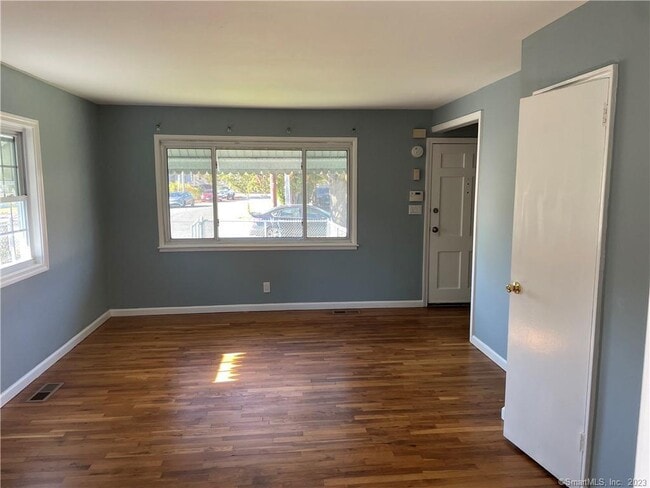 Building Photo - 213 Larkin Ct