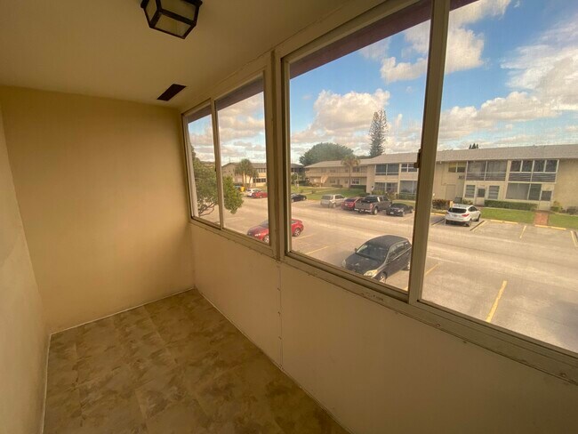 Building Photo - 209 Norwich I