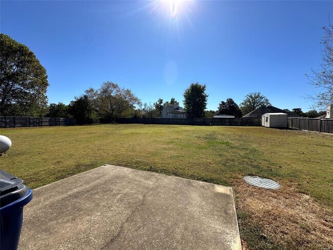 Building Photo - 40 Pin Oak Dr