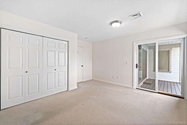 Building Photo - 750 C Heritage Hls