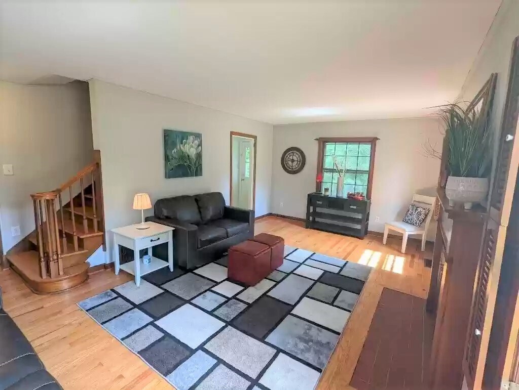 Large living room - 1404 29th St