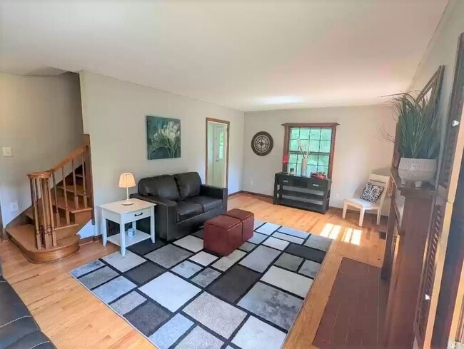 Large living room - 1404 29th St
