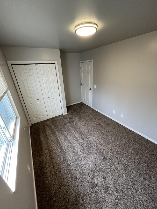 Building Photo - 7992 Green Meadow Ct