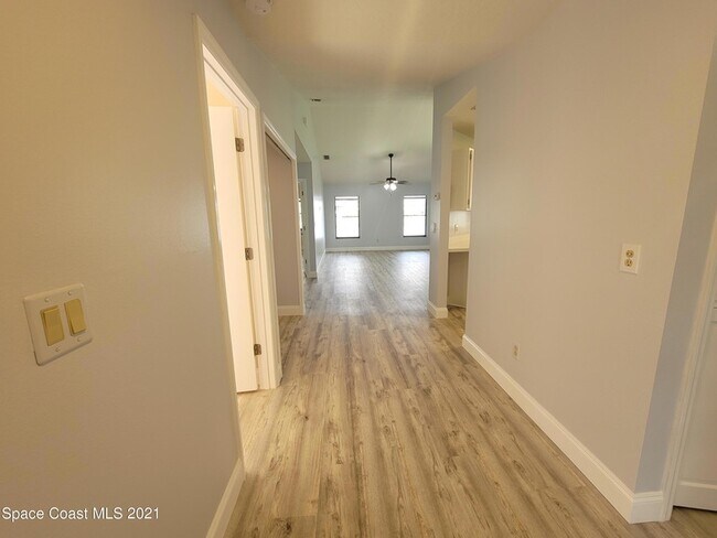 Building Photo - 912 Ridge Lake Dr