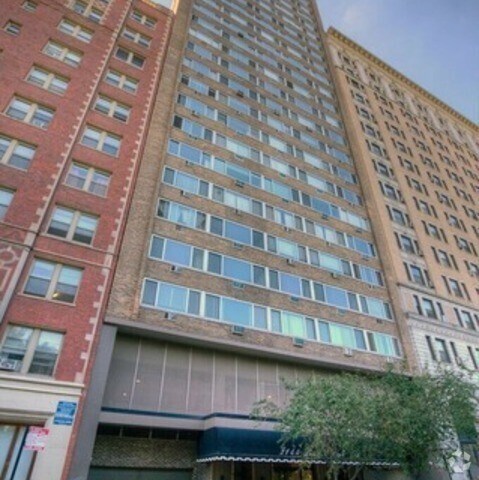 Building Photo - 2144 N Lincoln Park W