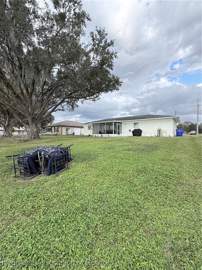 Building Photo - 185 Autumn Ave