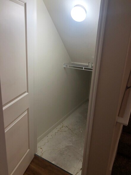 Building Photo - 5043 W Slate St