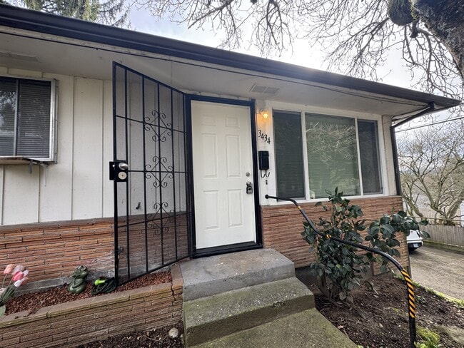 Building Photo - 3434 SE King Rd