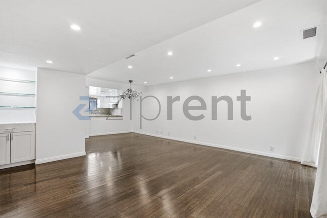 Building Photo - 743 Euclid Ave