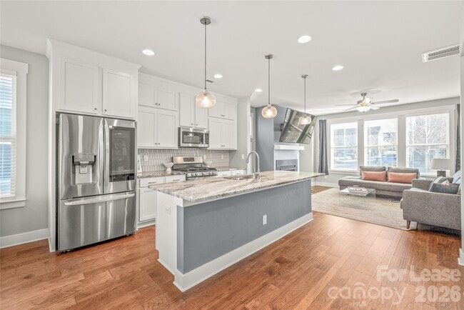 Building Photo - 554 Amalfi Dr