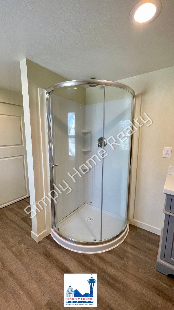 Building Photo - Cute 3 bedroom 2 bath home in Tacoma!