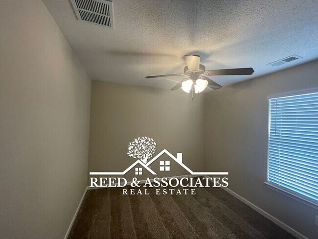 Building Photo - Corner Lot Located in Cordova