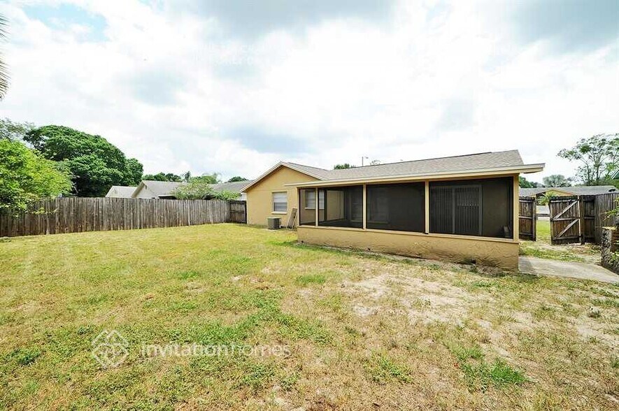 Building Photo - 8229 Greenleaf Cir