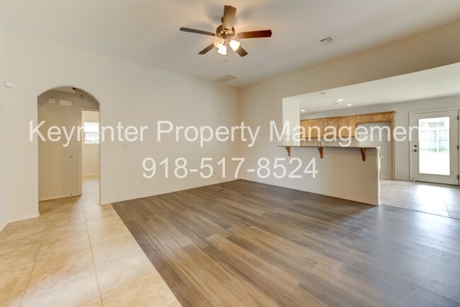 Building Photo - 3 Bed | Bath in Broken Arrow!