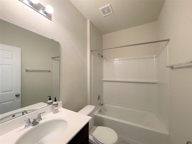 Building Photo - 809 Mourning Dove Ln