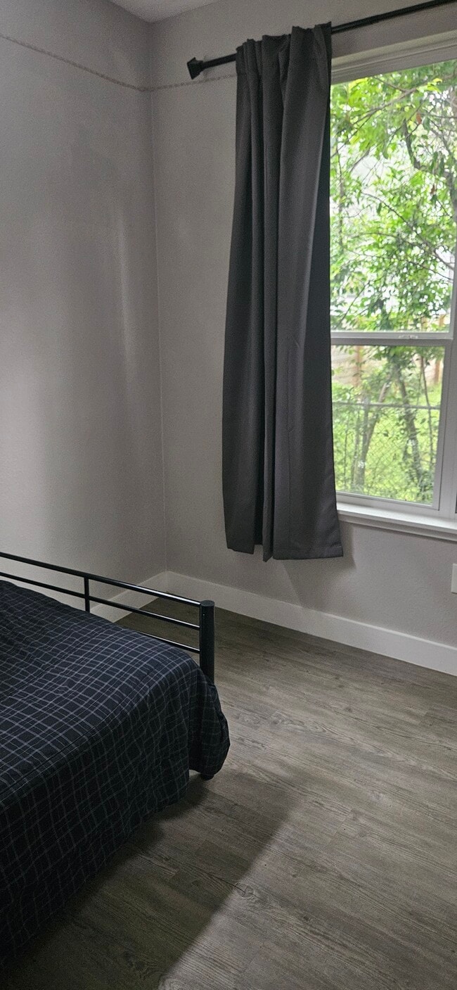 Building Photo - 3014 E 16th St