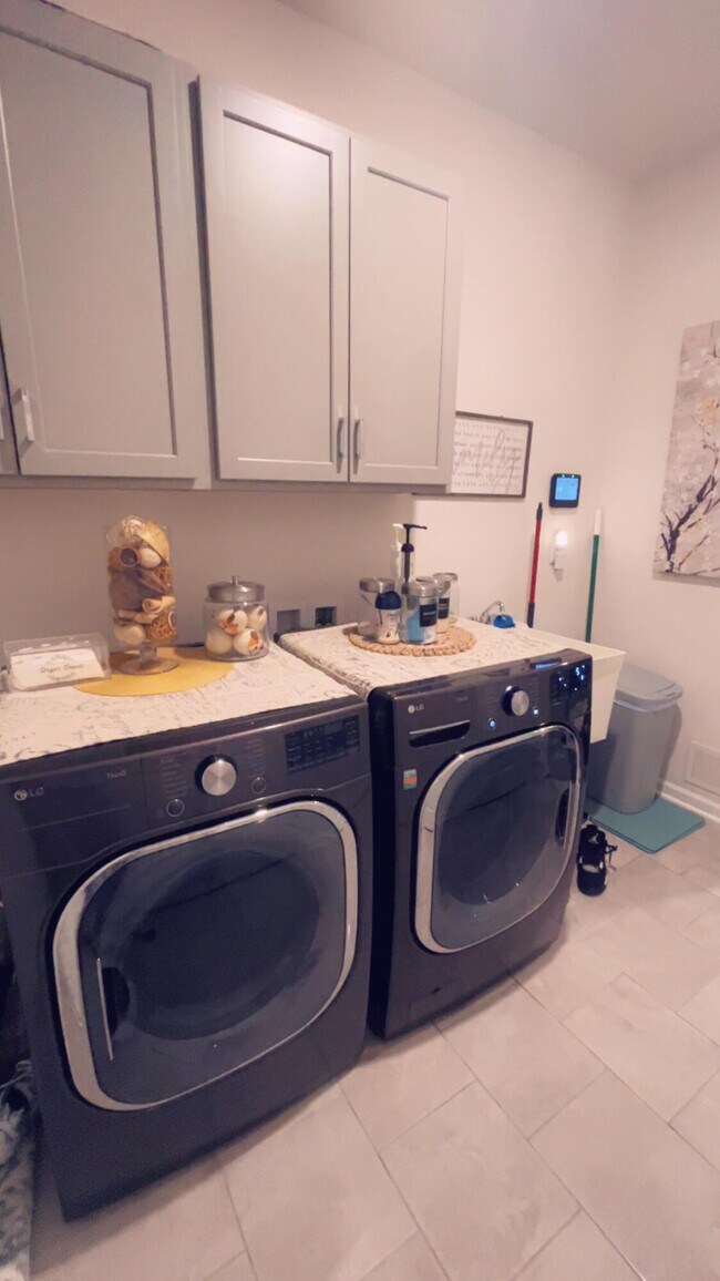 Building Photo - 3722 Park Creek Ln