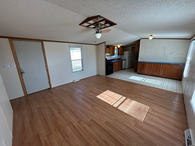 Building Photo - 3 Bed 2 Bath Updated Mobile Home w/ Fenced Yard & Many Amenities