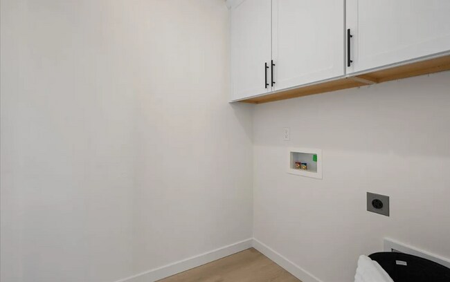 Building Photo - BRAND NEW Spacious 3 Bed 2.5 Bath + Office Townhouse