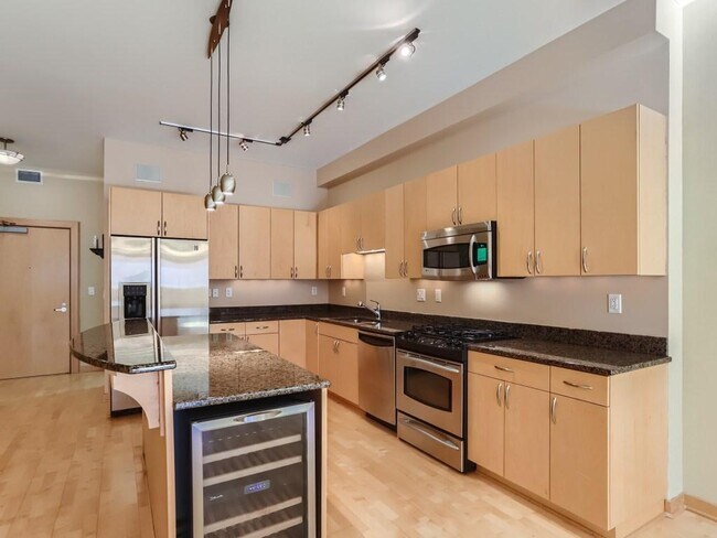 Building Photo - 401 N 2nd St