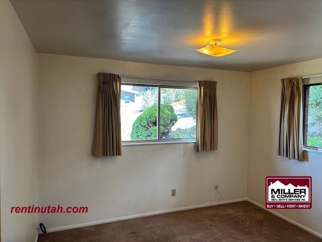 Building Photo - Charming Duplex For Rent!!