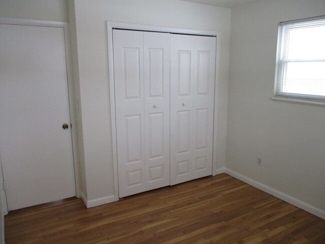 Building Photo - 3 Bedroom/1.5 Bath Brick Ranch In Miamisburg