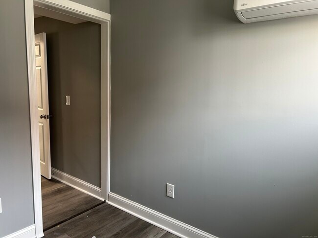 Building Photo - 22 Hawthorne St