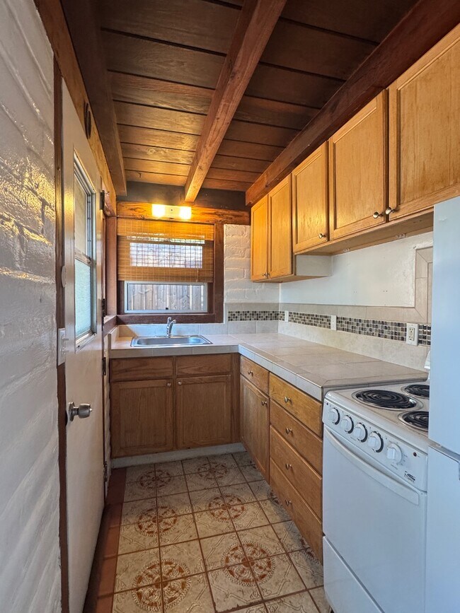 Building Photo - 72 Laureles Grade