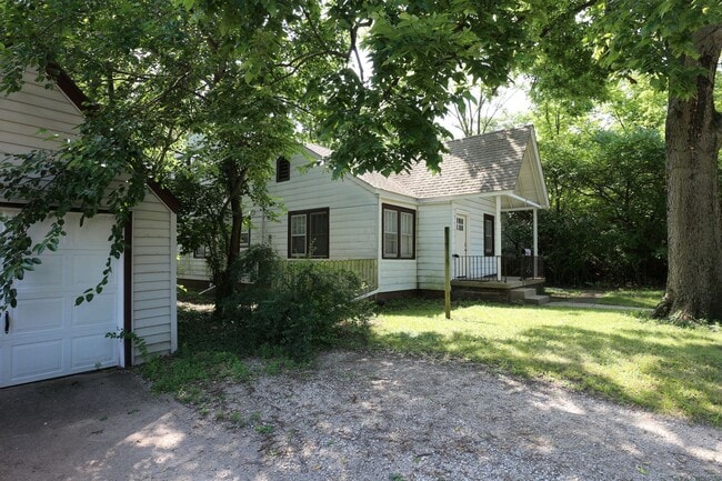 Building Photo - 3 Bedroom Home Near Purdue!