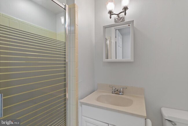 Building Photo - 6800 Melrose Dr