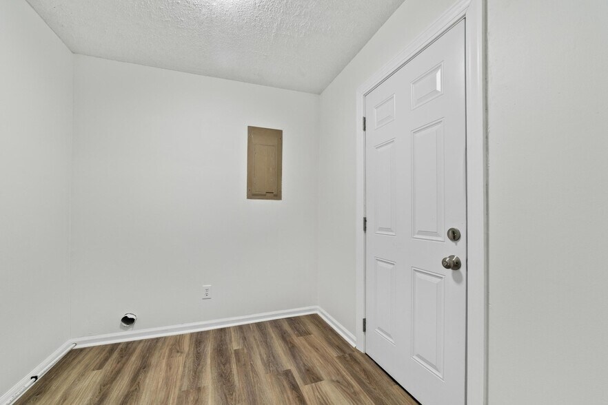 Laundry Room - 138 Braly Dr