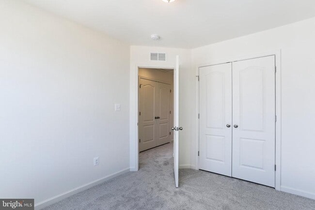 Building Photo - 241 Clifton Mnr