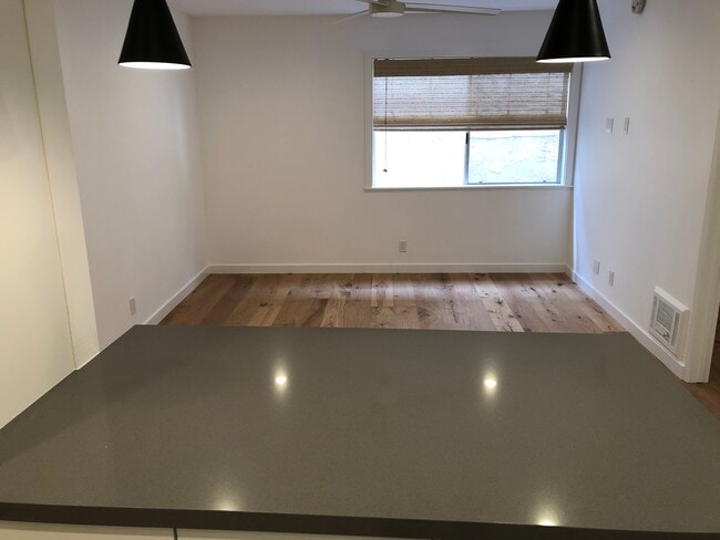 Building Photo - 202 39th St