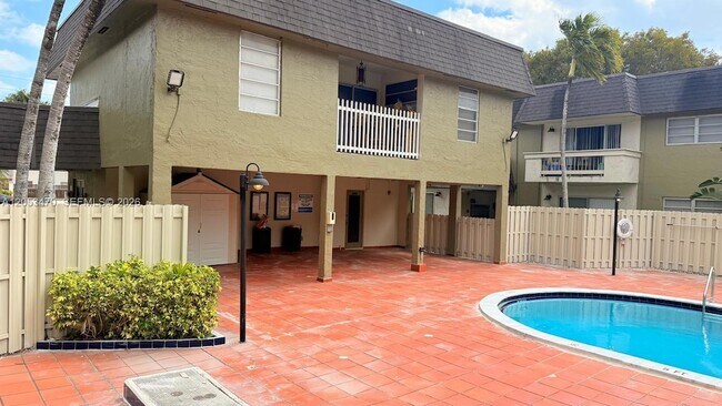 Building Photo - 9360 SW 87th Ave