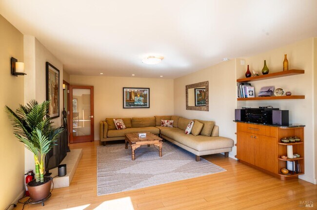 Building Photo - 452 Chestnut Ave