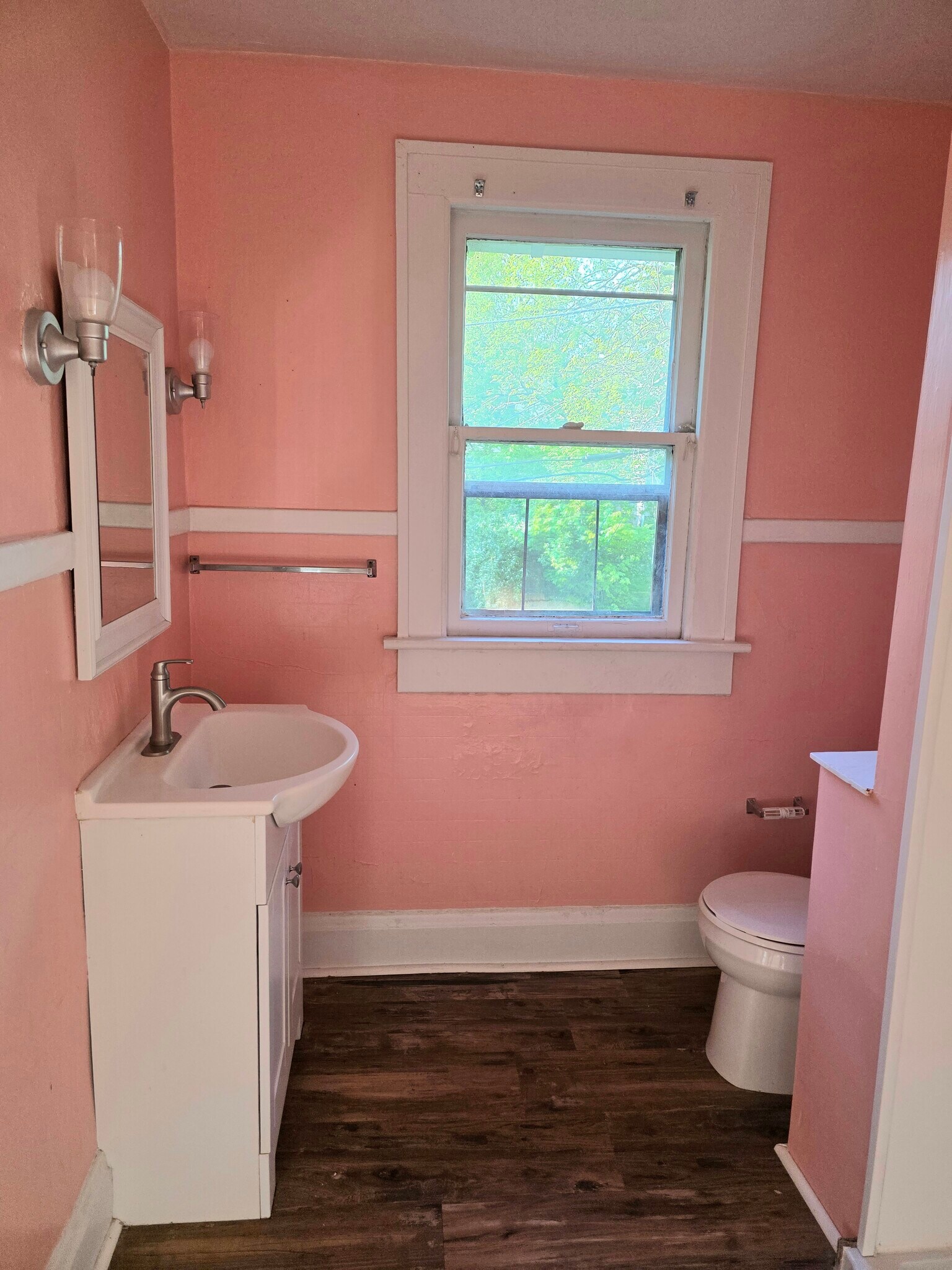 Bathroom - 220 E Oakland Ave