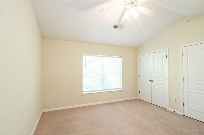 Building Photo - Student + Pet-Friendly Woodlands Condo with Community Amenities