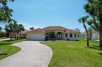 Building Photo - Beautiful and Spacious Rotonda West POOL h...