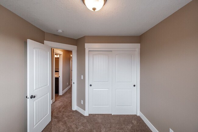 Building Photo - 270-272 Gwinn Street E