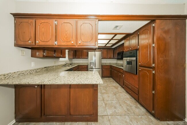 Building Photo - 5421 Sudbury Ln