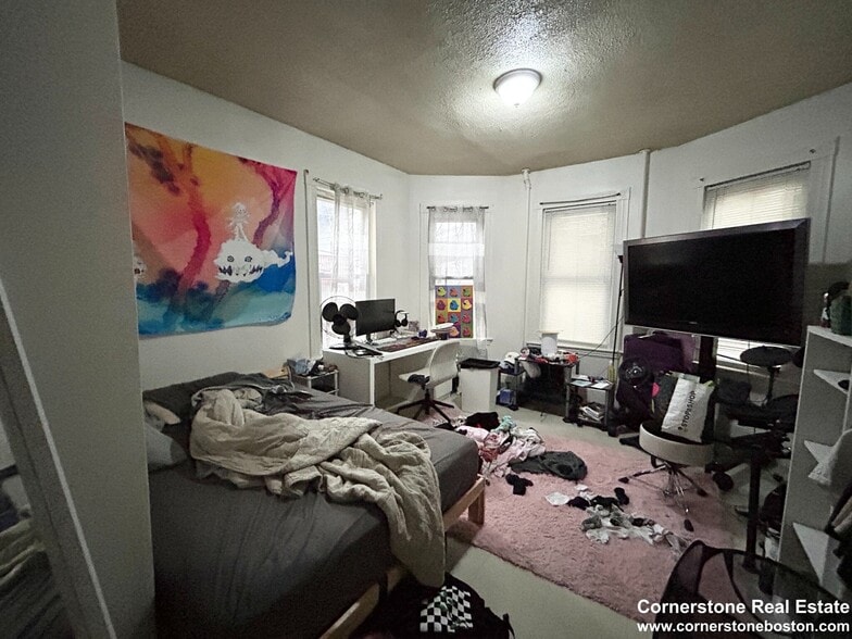 Building Photo - 55 Hillside St